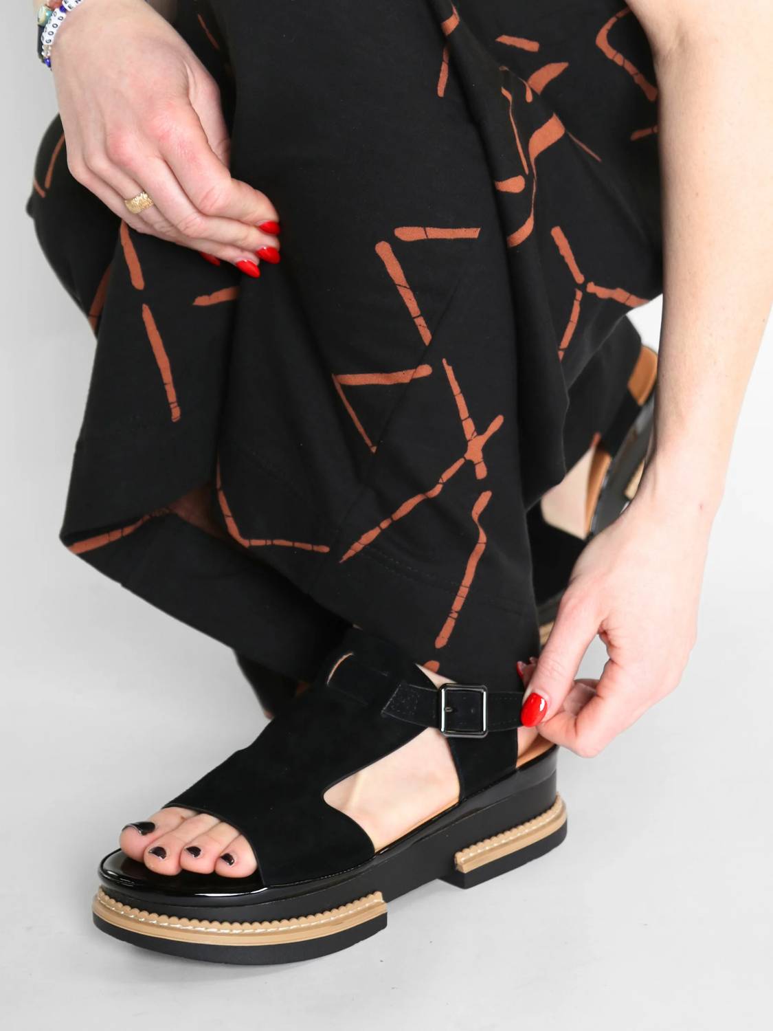 L'Amour Des Pieds - Women's Aveeva Platform Sandals