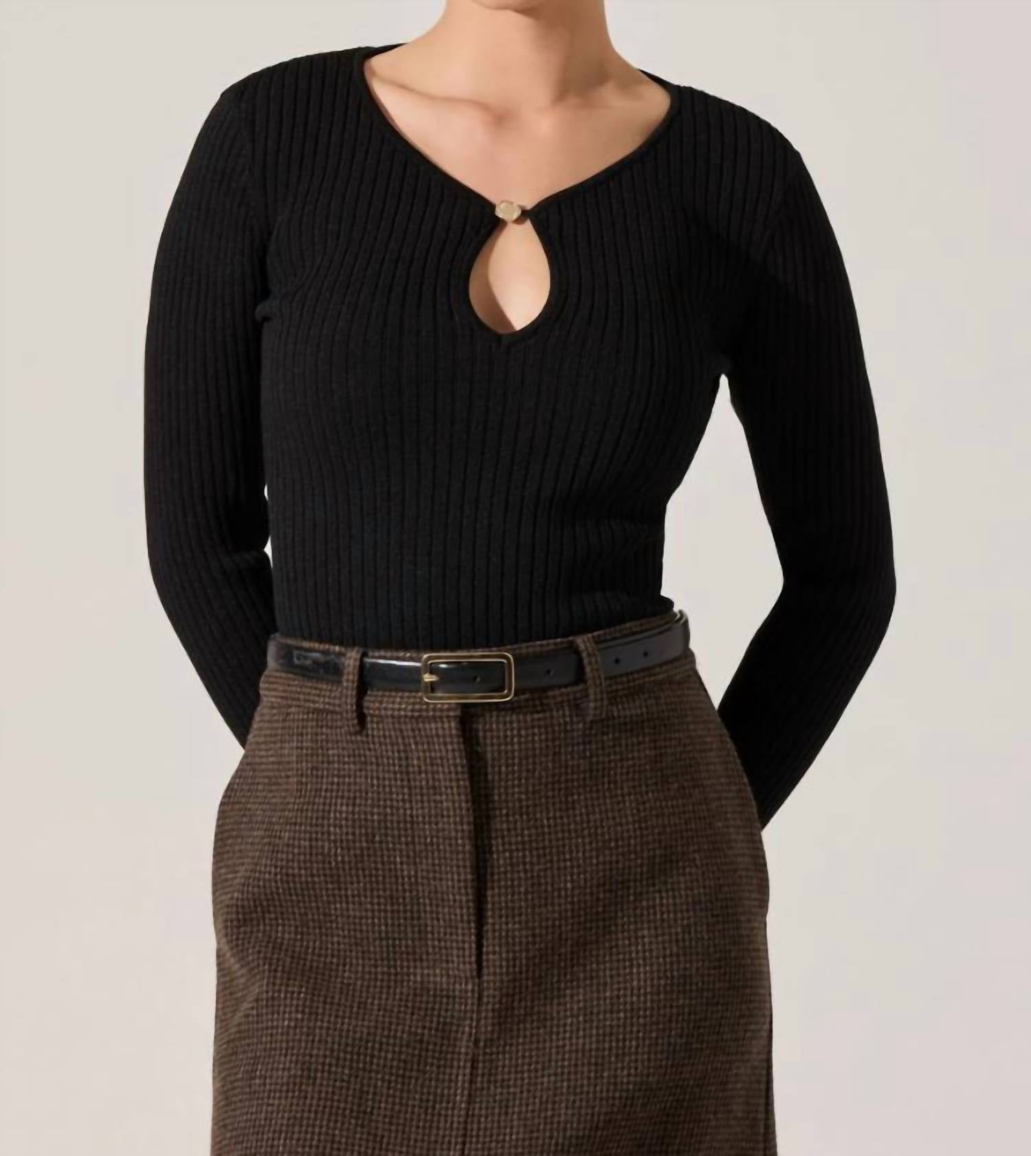 Astr - Lynly Ribbed Keyhole Sweater