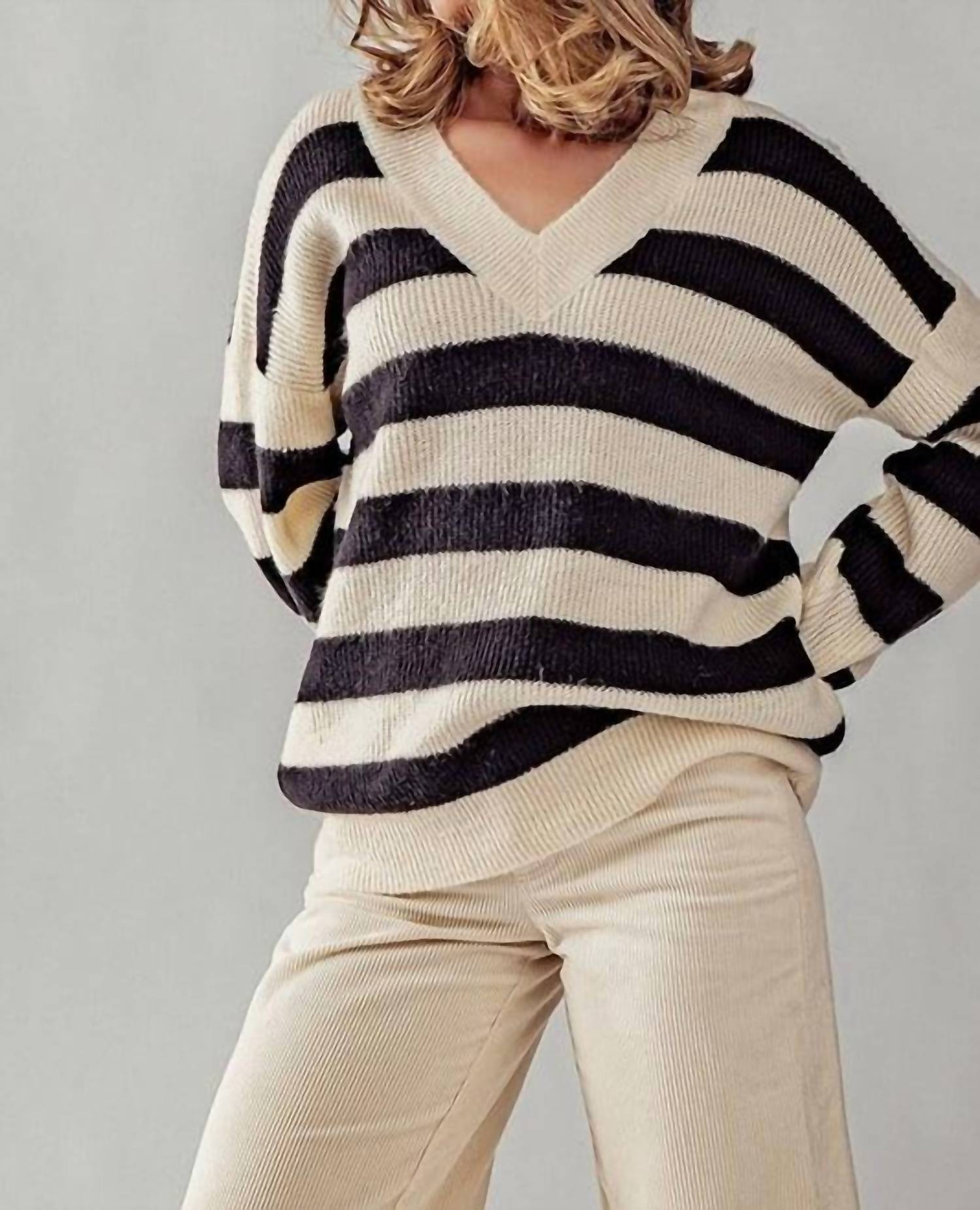 Urban Daizy - Oversized Striped V-Neck Sweater Knit Top
