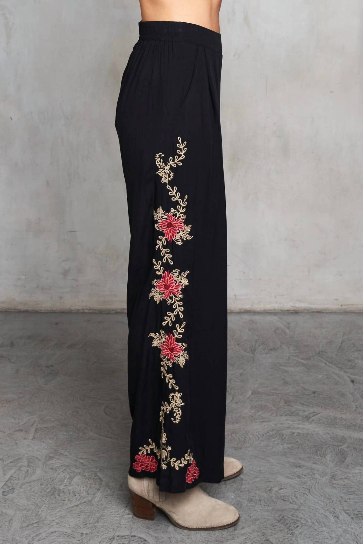 Paparazzi - Embroidered Pull-on Flared Pants