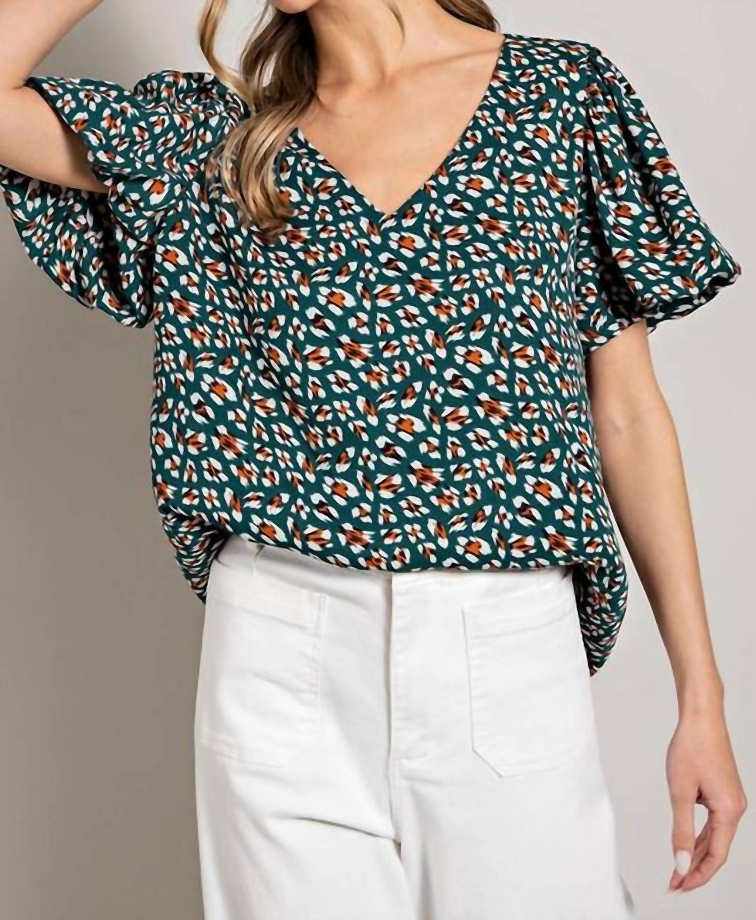 Ee:Some - V Neck Print Short Sleeve Top