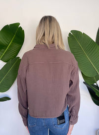 CROPPED BUTTON UP SHIRT