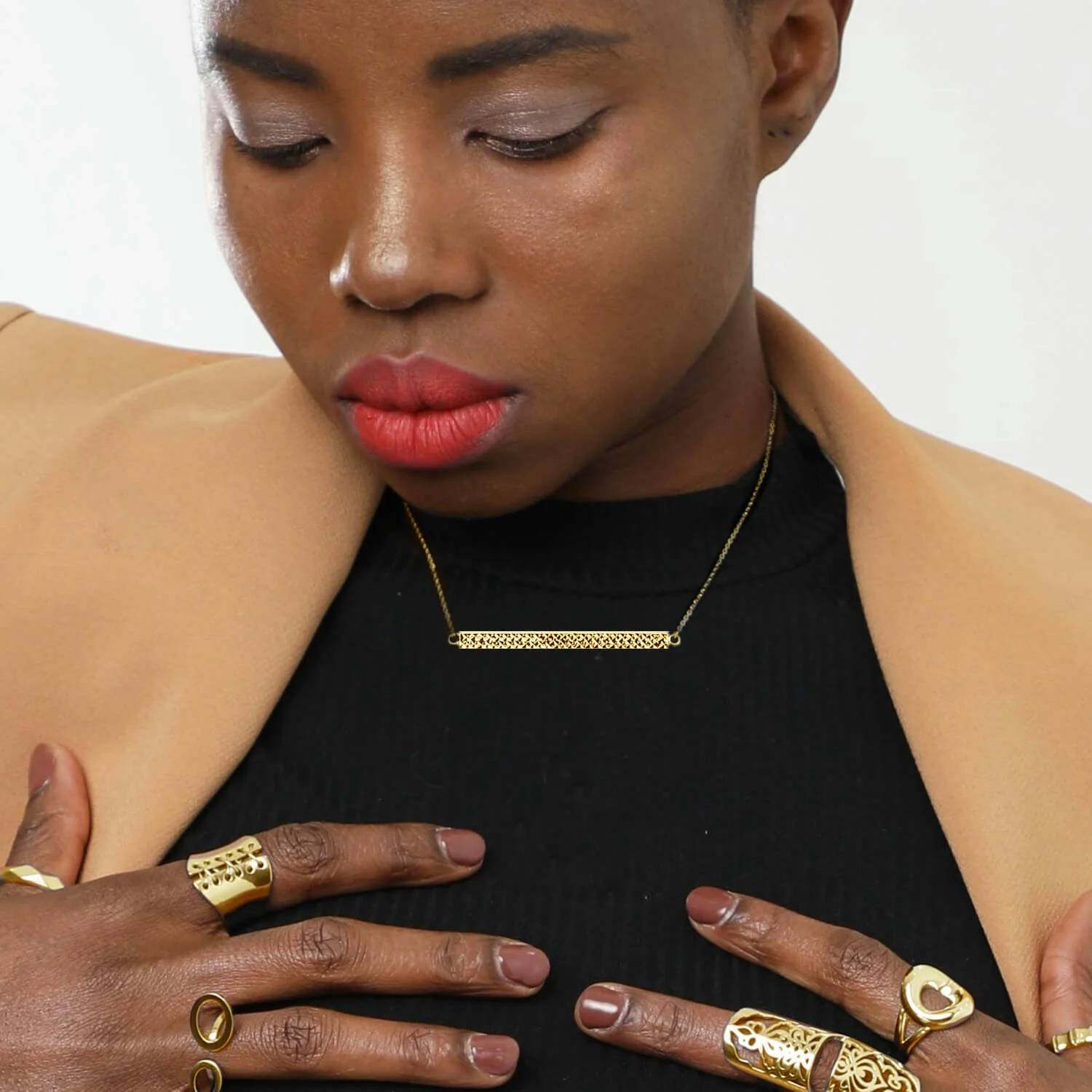 Gold & Honey - Women's Diamond Cut Bar Necklace