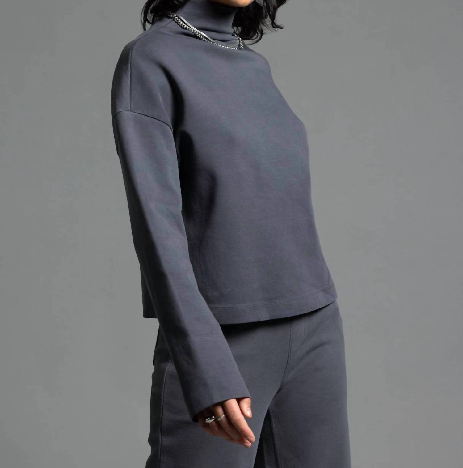 Weekend Los Angeles - Genevieve Mock Neck Top