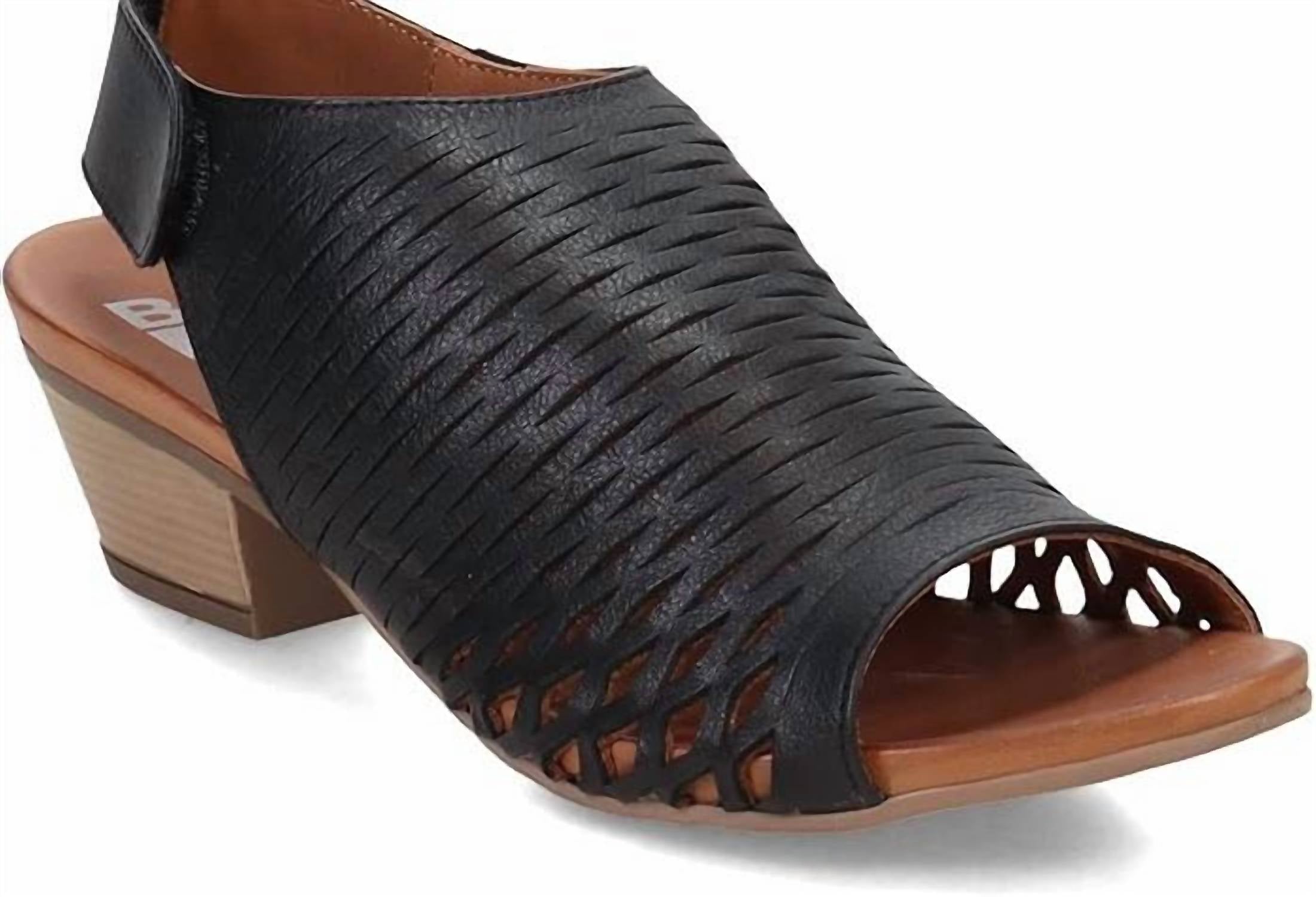 bueno Women's Lacey Sandal in black 1 - women's sandal - detail view