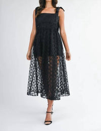 Mable - Clean And Lattice Silhouette Midi Dress
