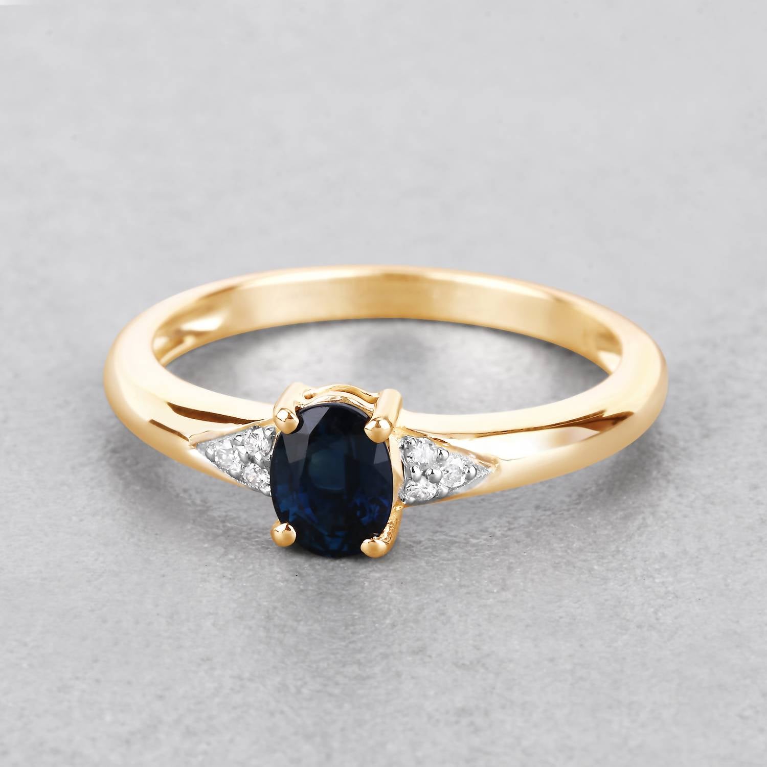 Diana M Jewels Women's Oval Natural Sapphire Fashion Ring (0.84 Ct) - Delicate in 14k yellow gold - women's jewelry - detail view