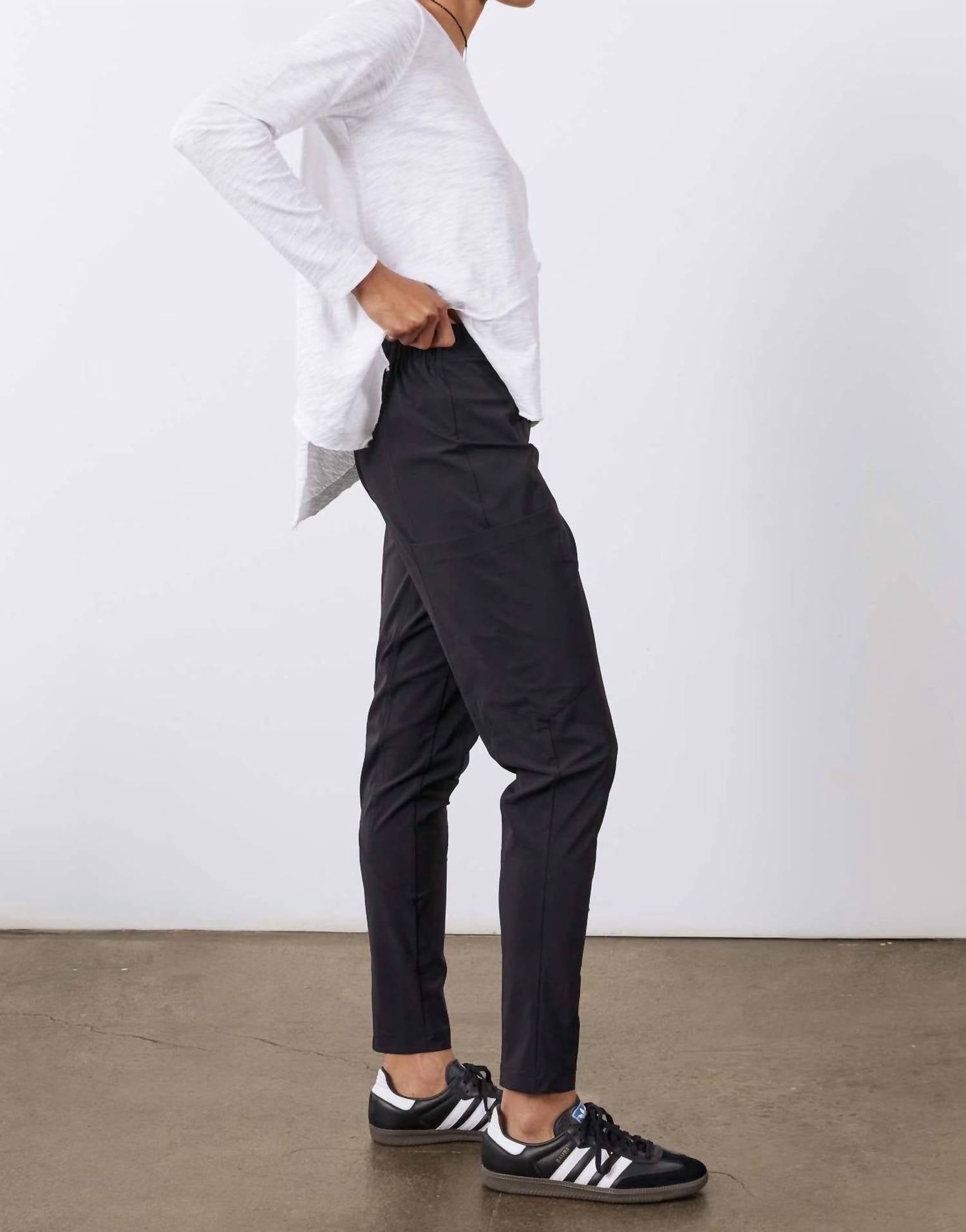 Ruti Everlasting Slim Pants in black - women's pants - detail view