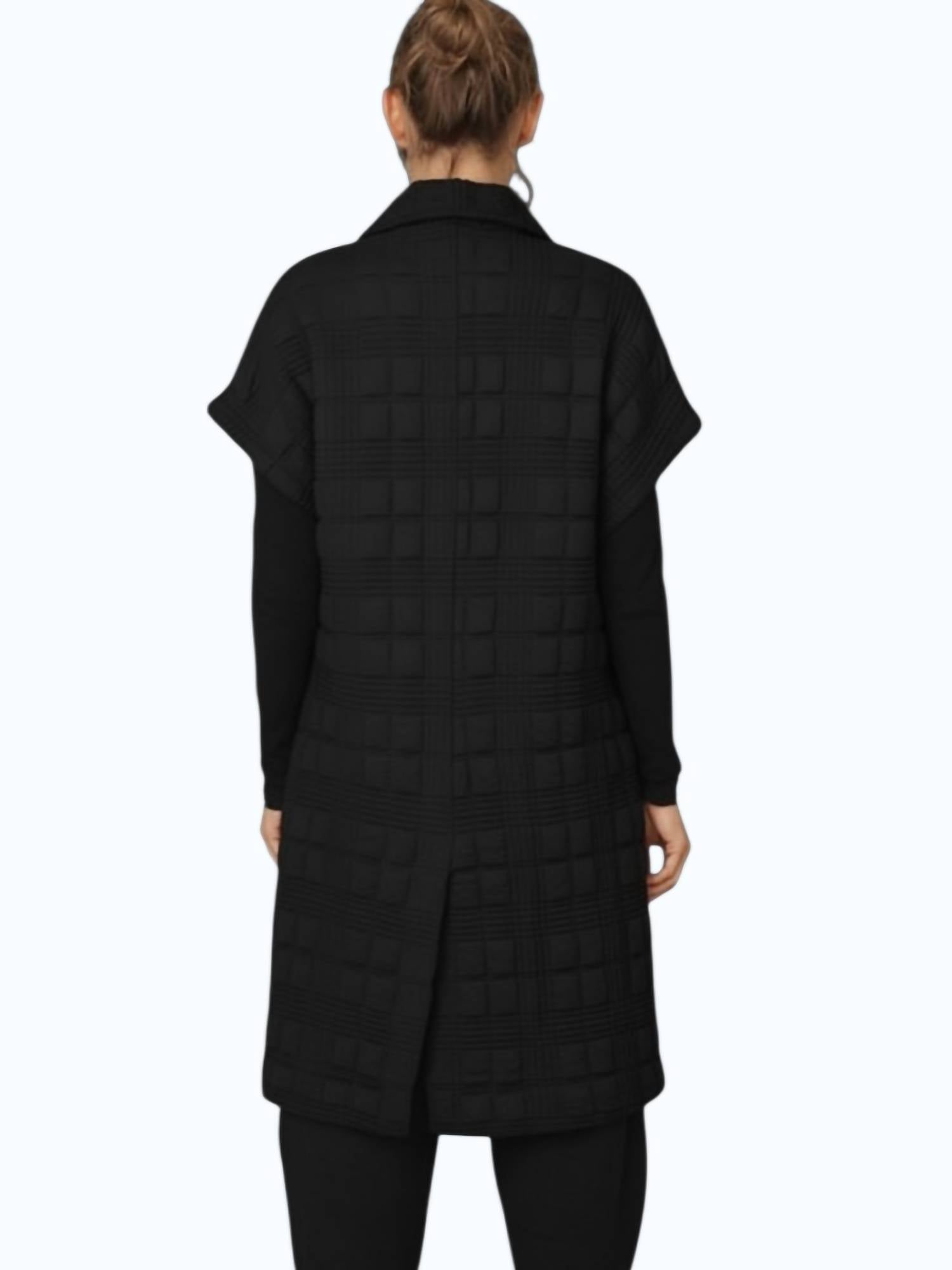 Chalet et ceci Rainey Short Sleeved Vest in black - women's jacket - detail view