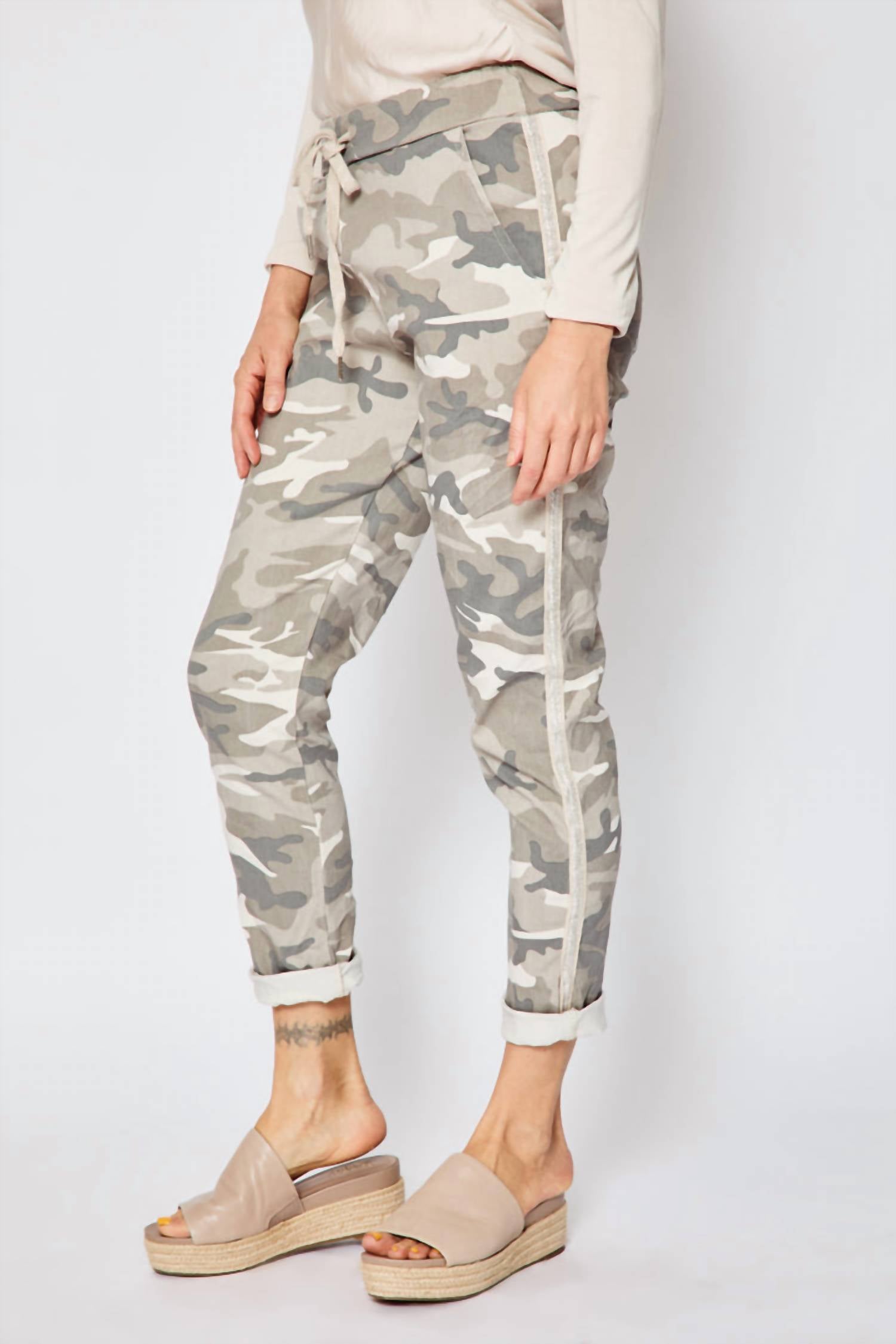 D STYLE SILVER STRIPE CAMO PANTS