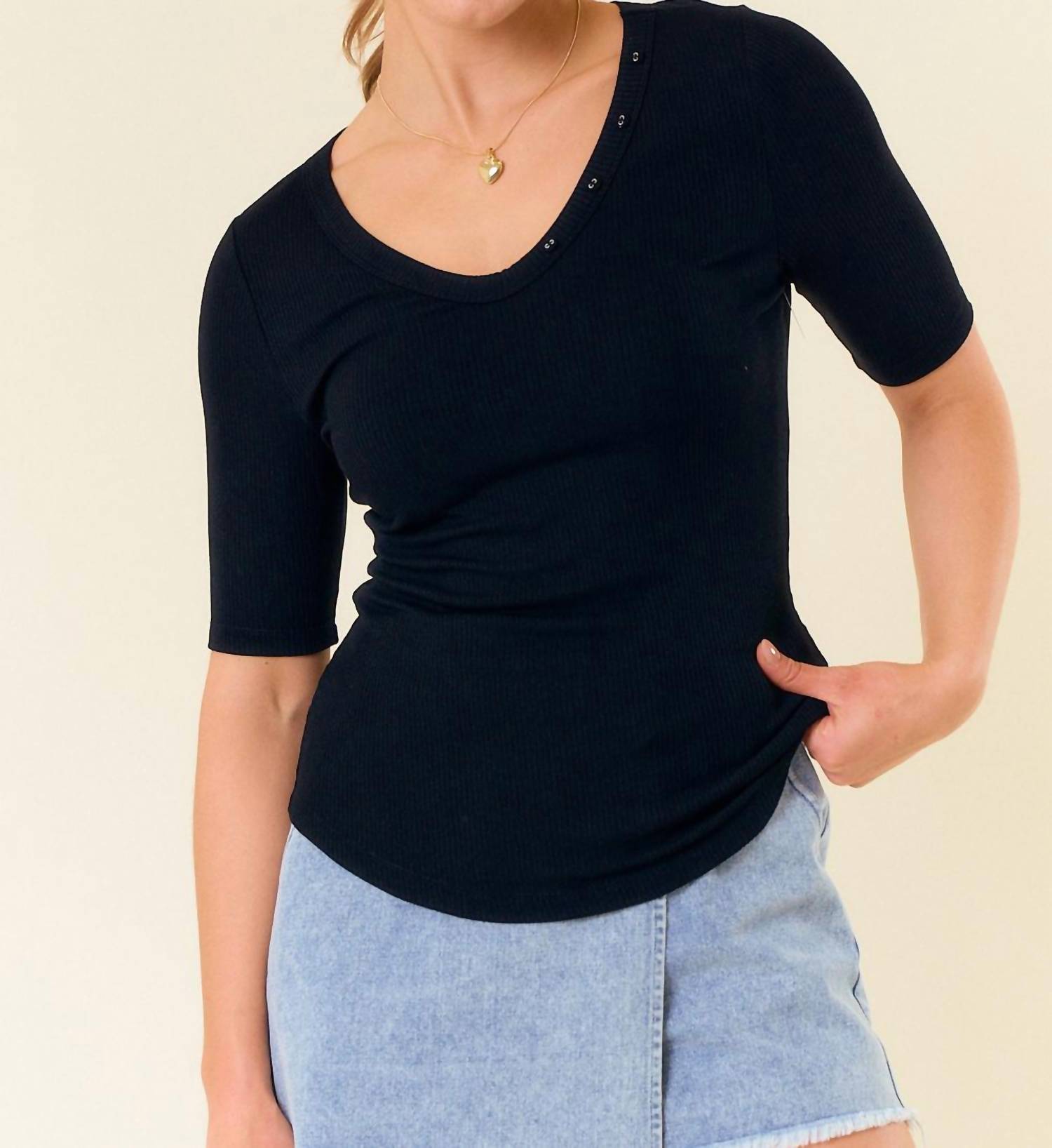 Doe And Rae - V-neck Button Trim Half Sleeve Tee