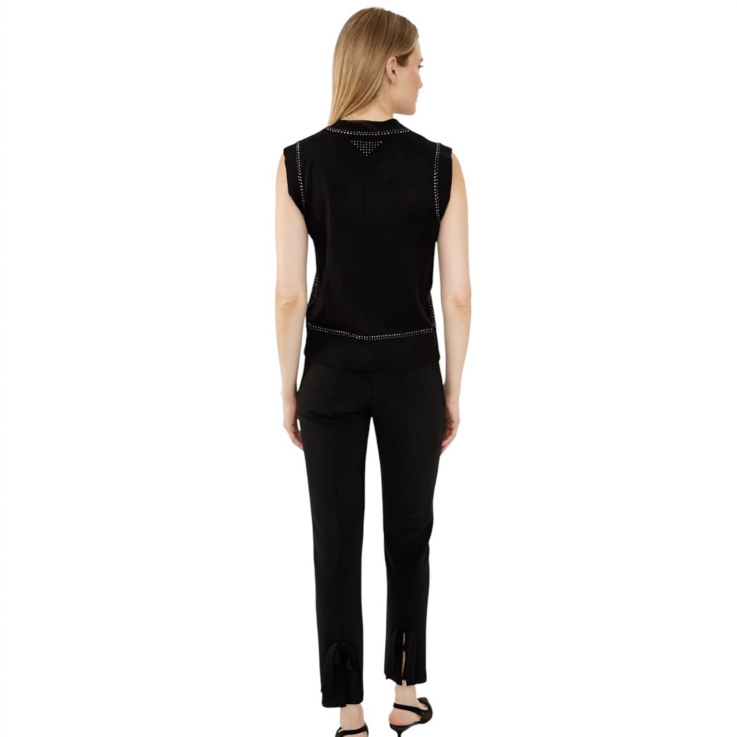 Frank Lyman - Chic Sleeveless Pullover Top