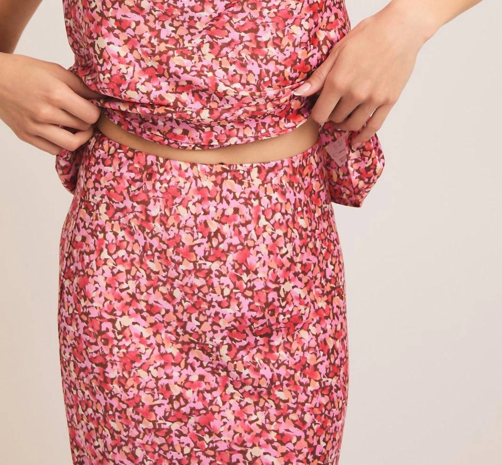 Gilli - Elsa Floral Satin Sleeveless Top