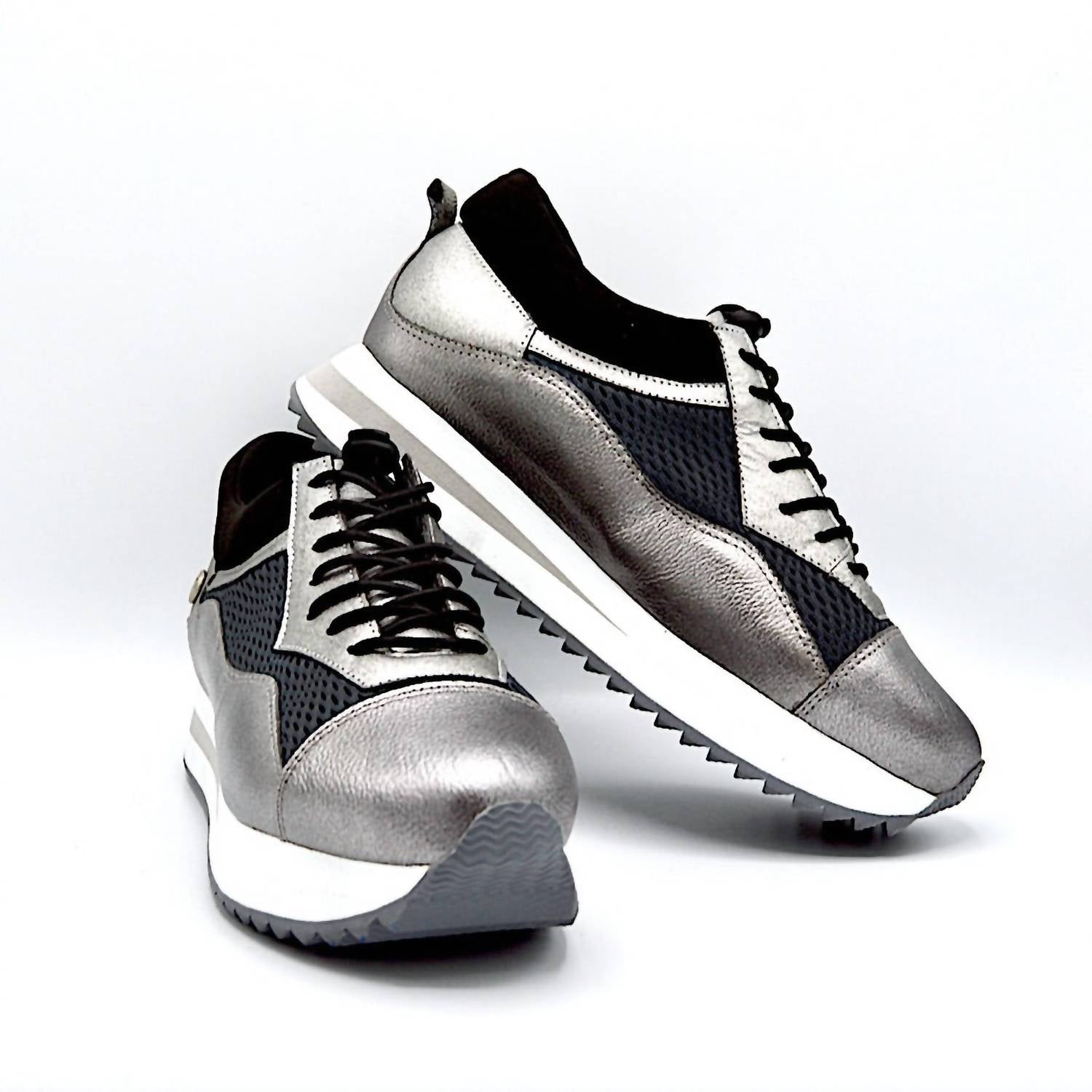 Chelsea Jones - Women's Verse Elevated Trainer Shoes