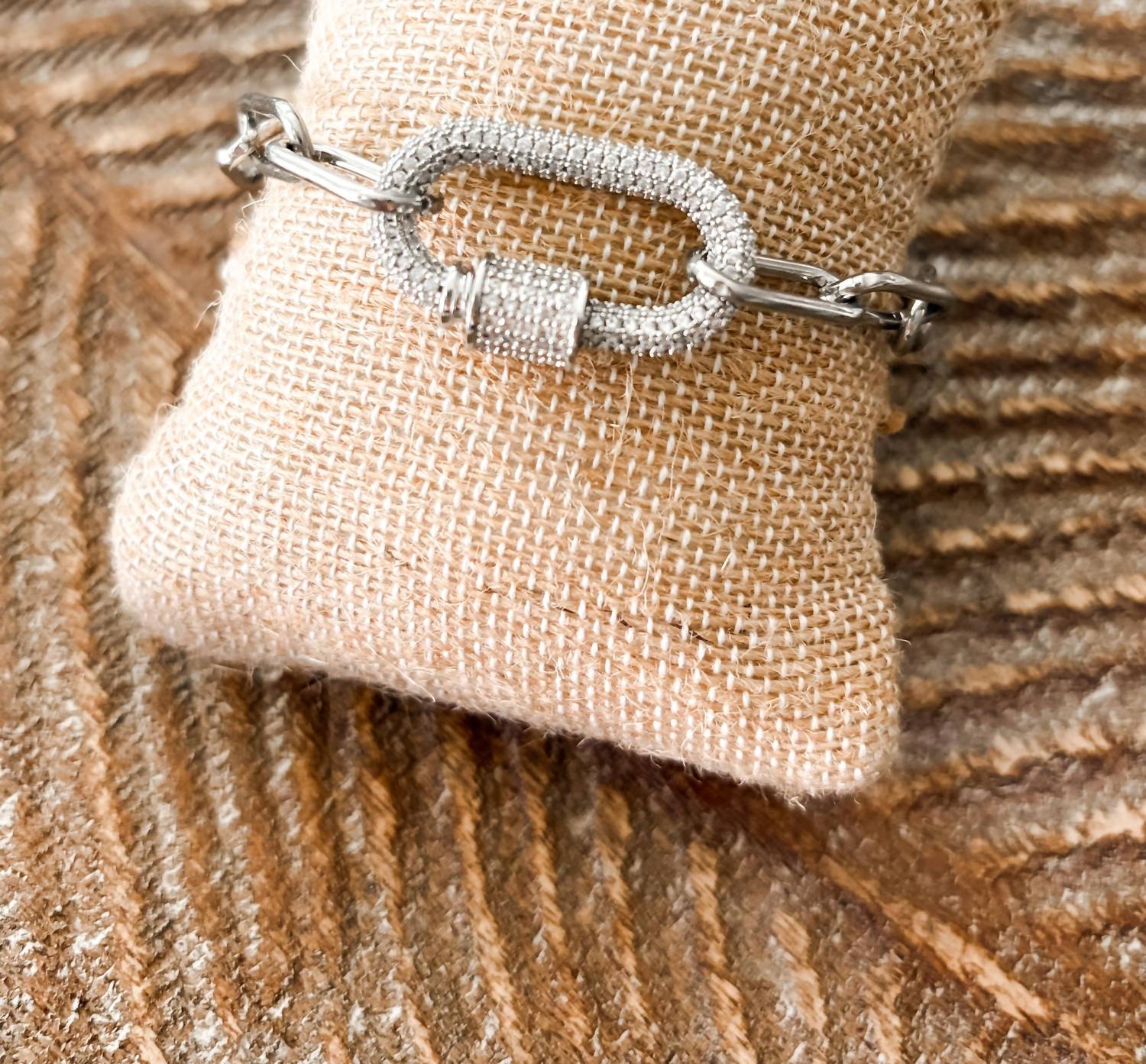 White Label - Women's Magnetic Chain Bracelet