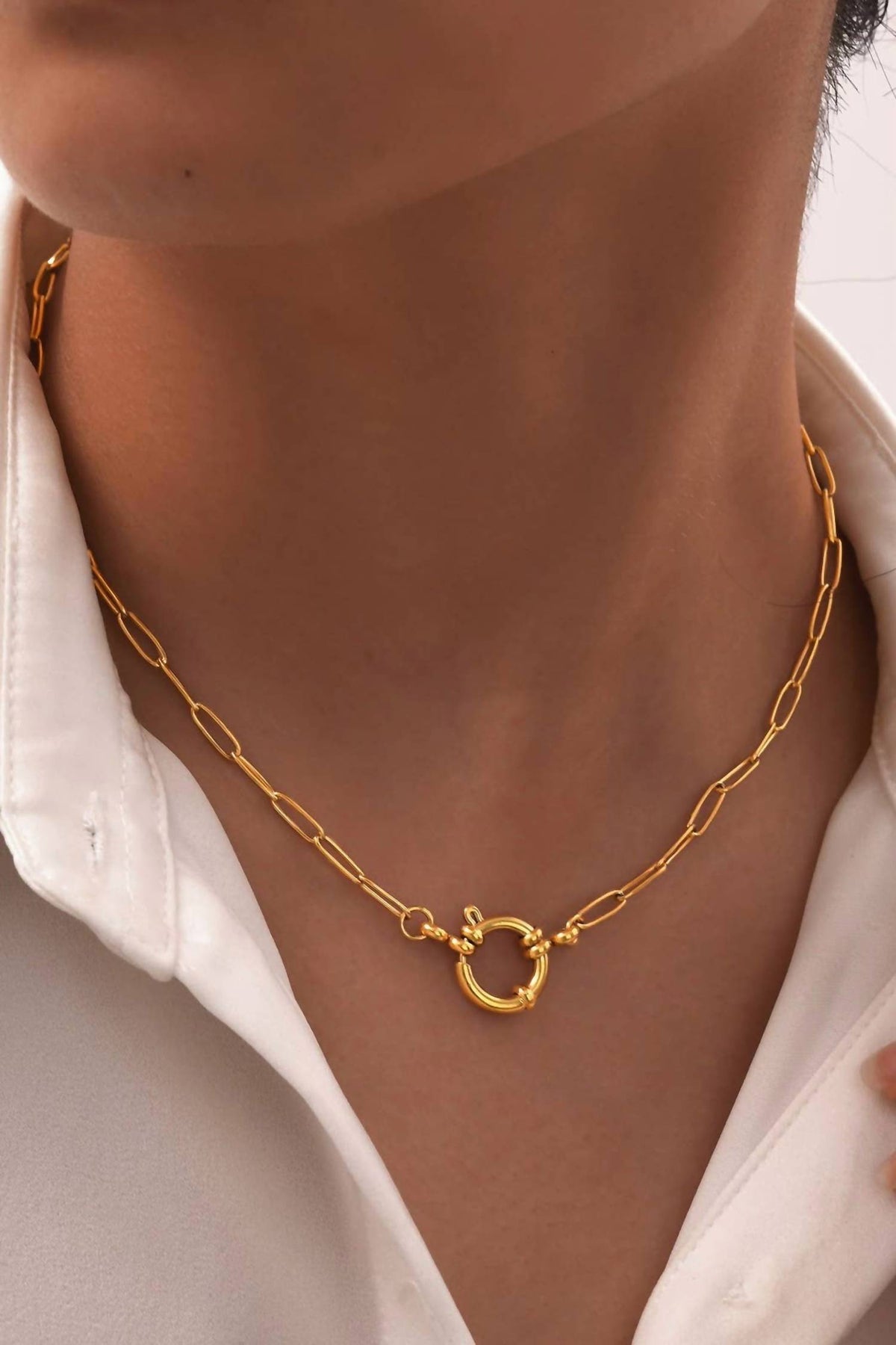 Josslyn By Wall To Wall - Women's Circle Pendant Necklace