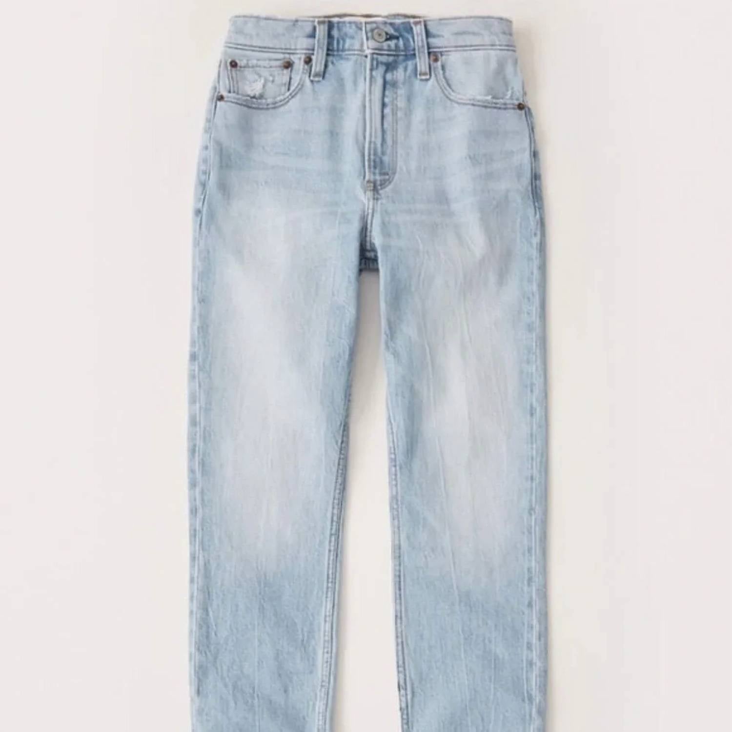Abercrombie & Fitch - Women's Curve Love High Rise Mom Jeans