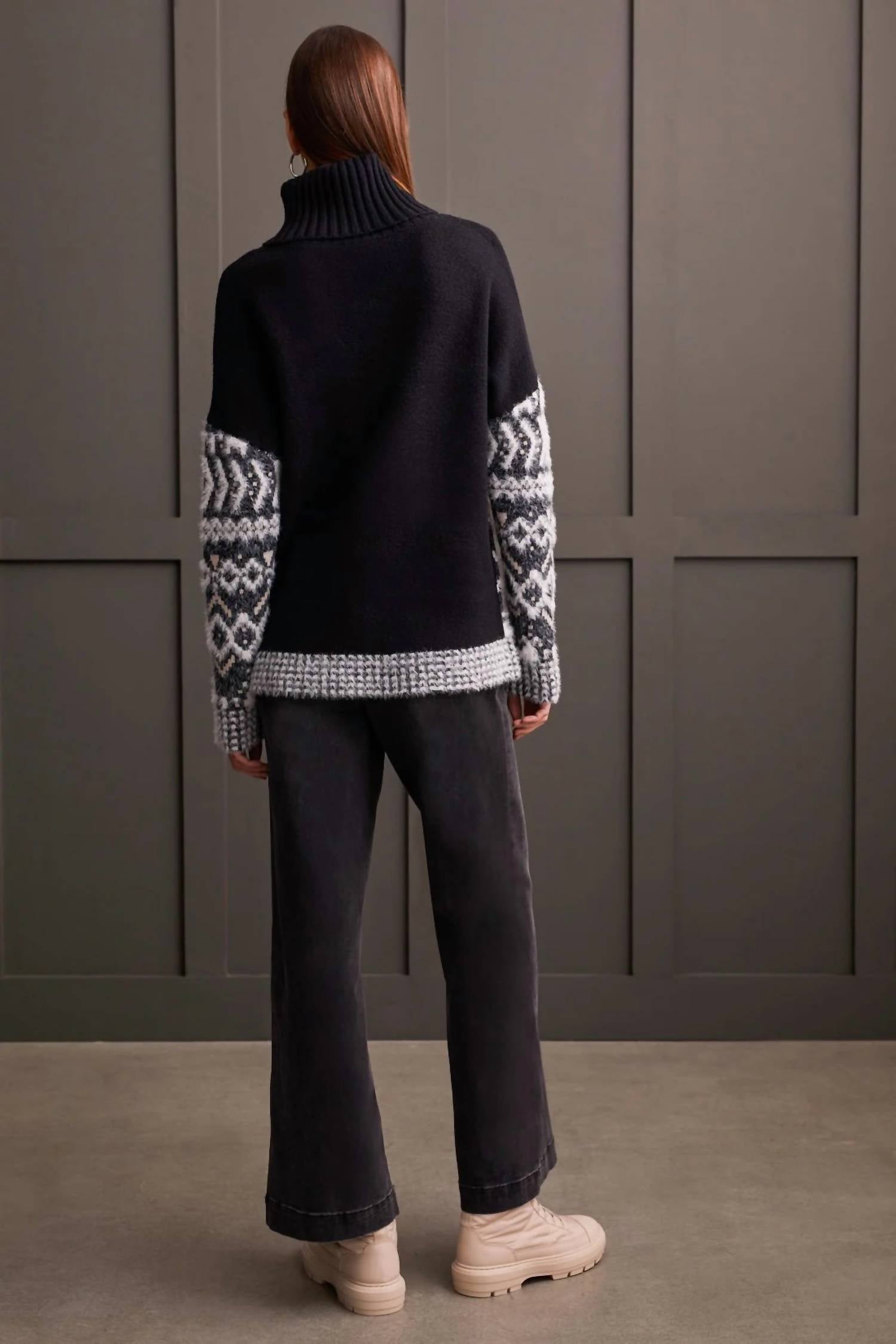 Tribal - T-neck Sweater