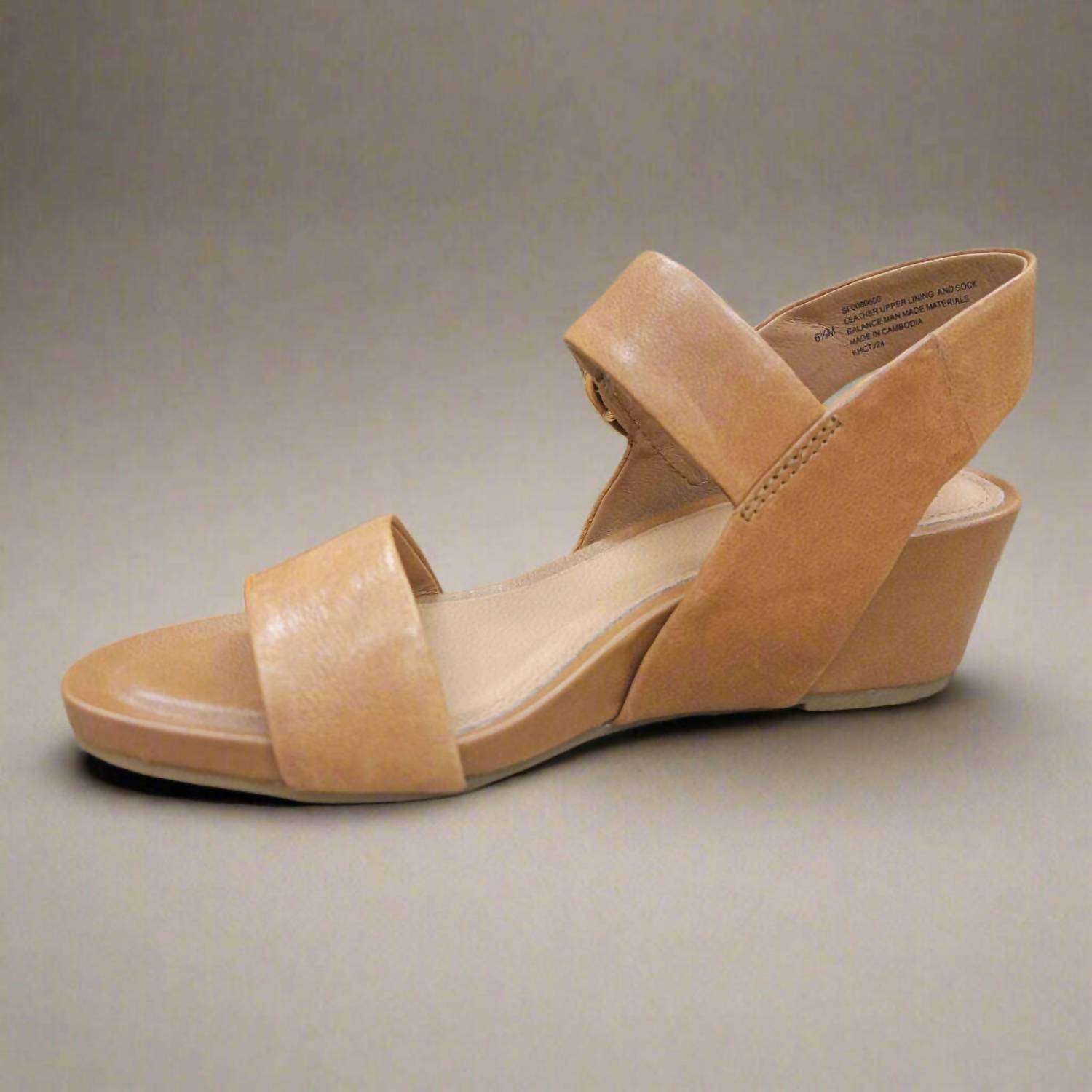 Sofft - Women's Vaya Low Wedge Sandal
