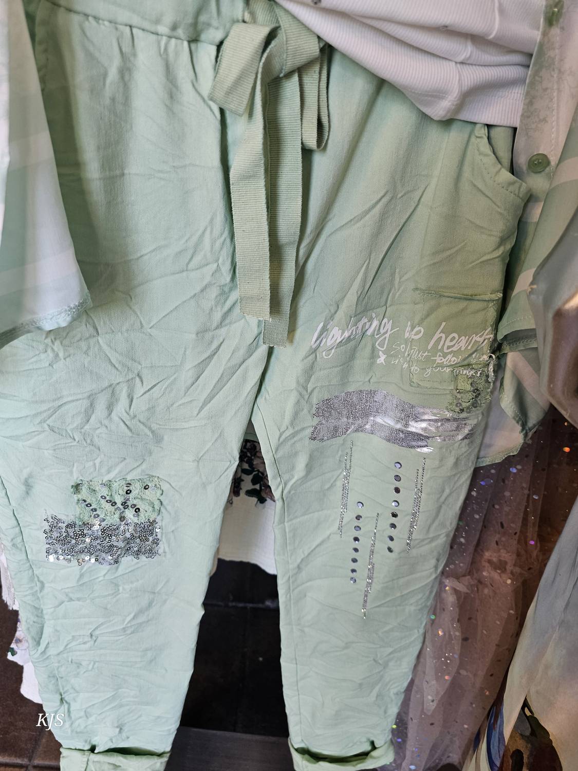 Oz - Women's Embelished Crinkle Jogger