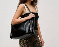Urban Expressions - Women's Dolly Tote Bag