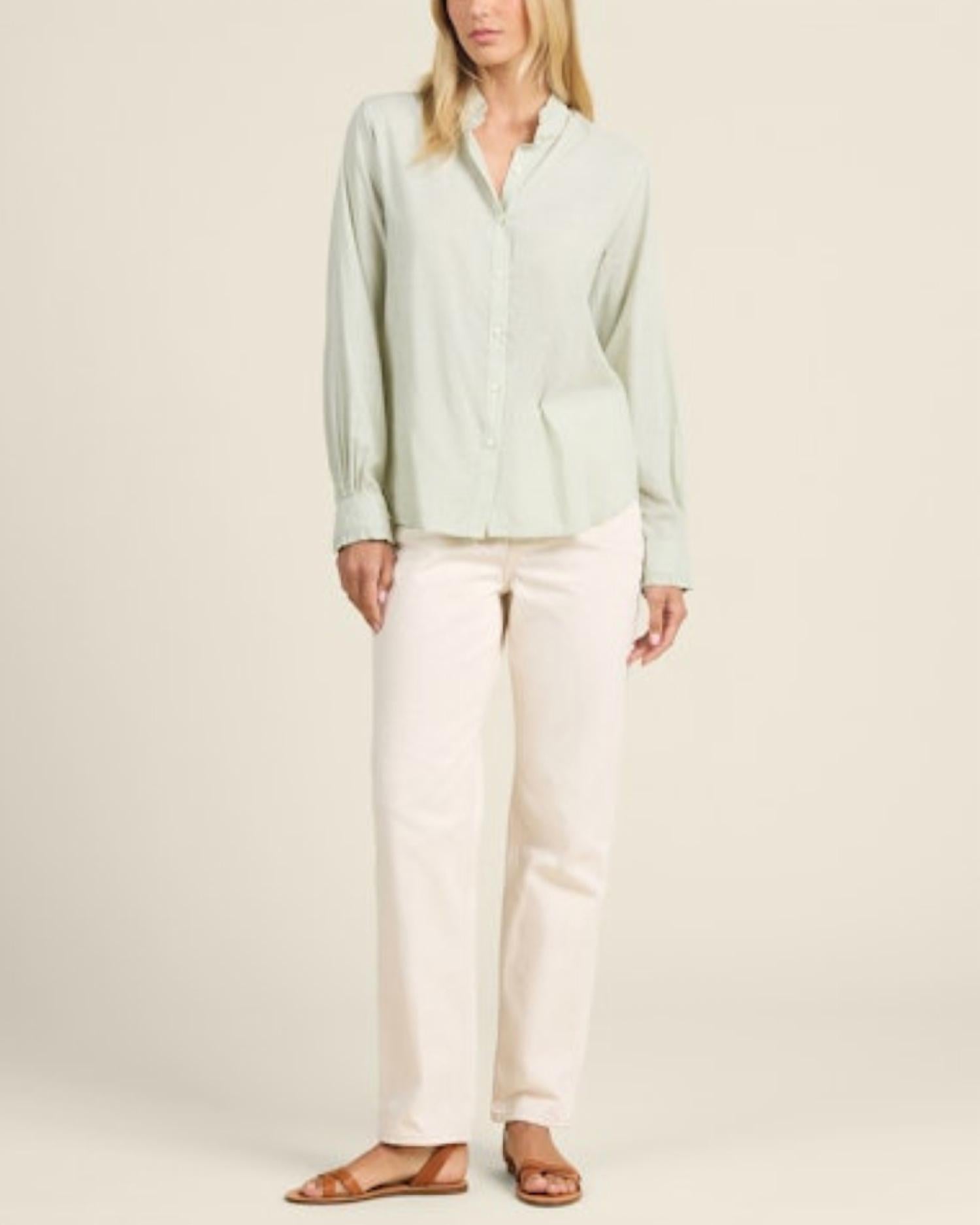TROVATA Rumi Blouse in verde micro stripe - women's shirt - detail view