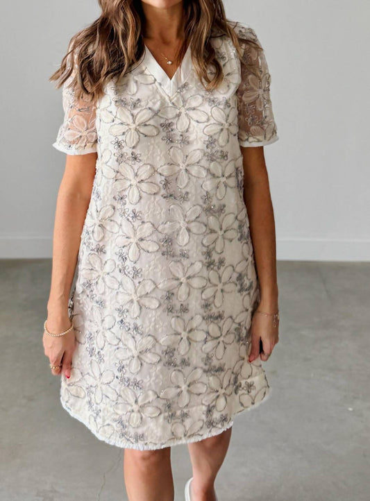 Voy - Floral Fever Shift Dress