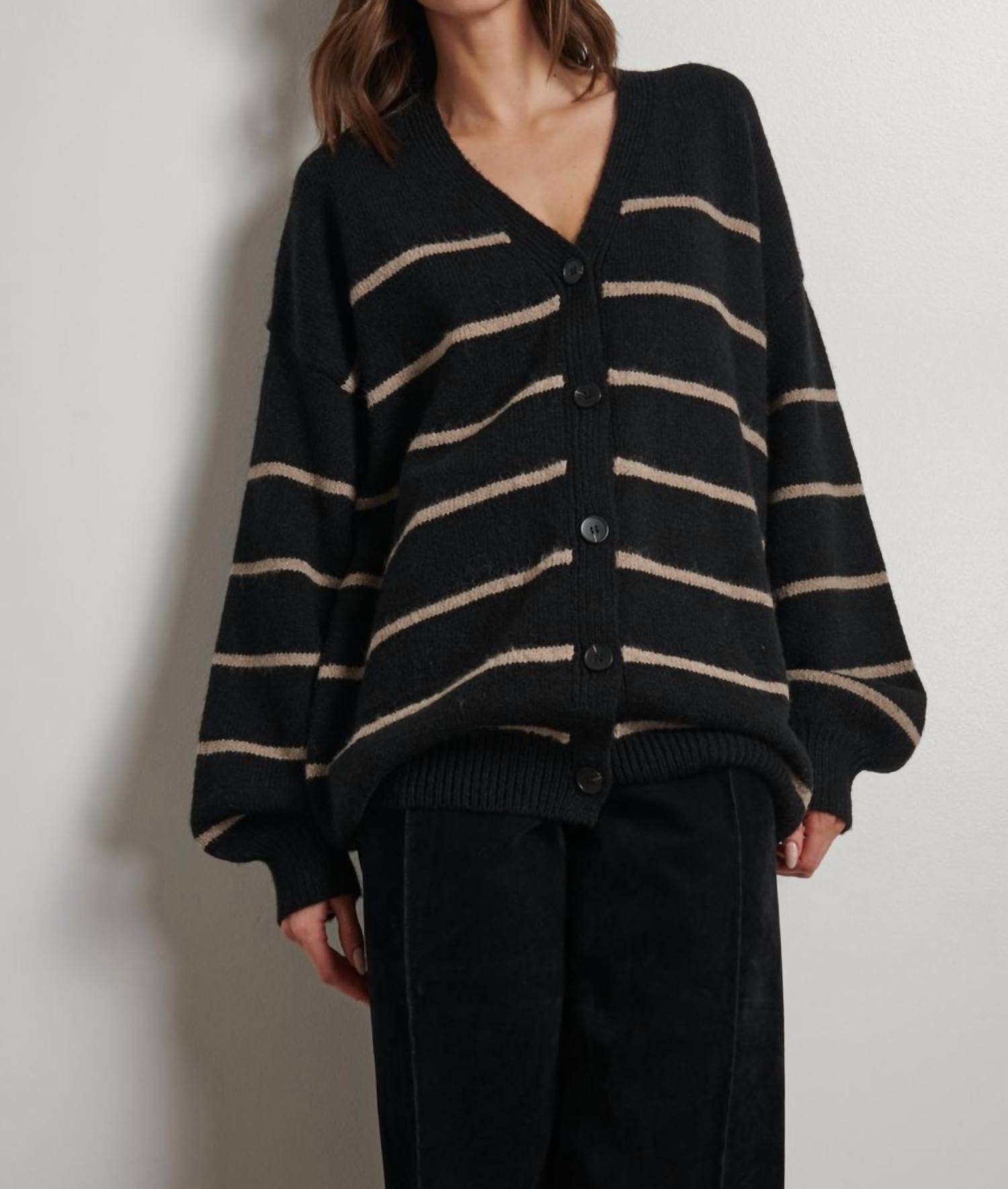 Line - Della Cardigan
