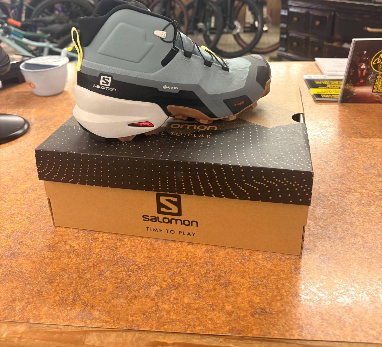 Salomon - Women's Cross Hike Mid GTX Shoes