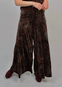 Ivy Jane - Tiered Paisley Velvet Pant