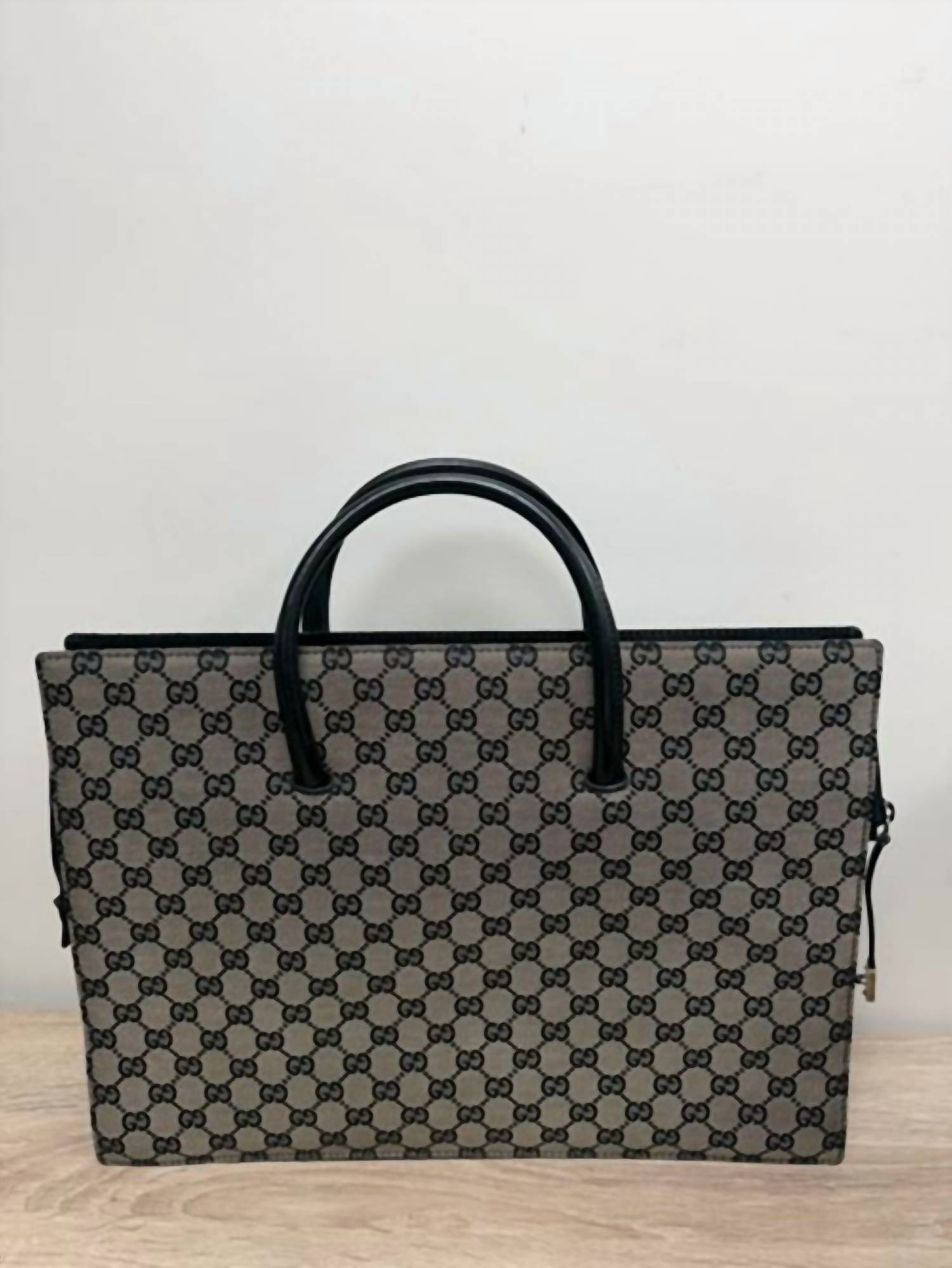 Gucci - Pre-Loved Top Handle Business Bag