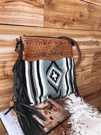 American Darling - Women's Dayville Leather Crossbody Bag