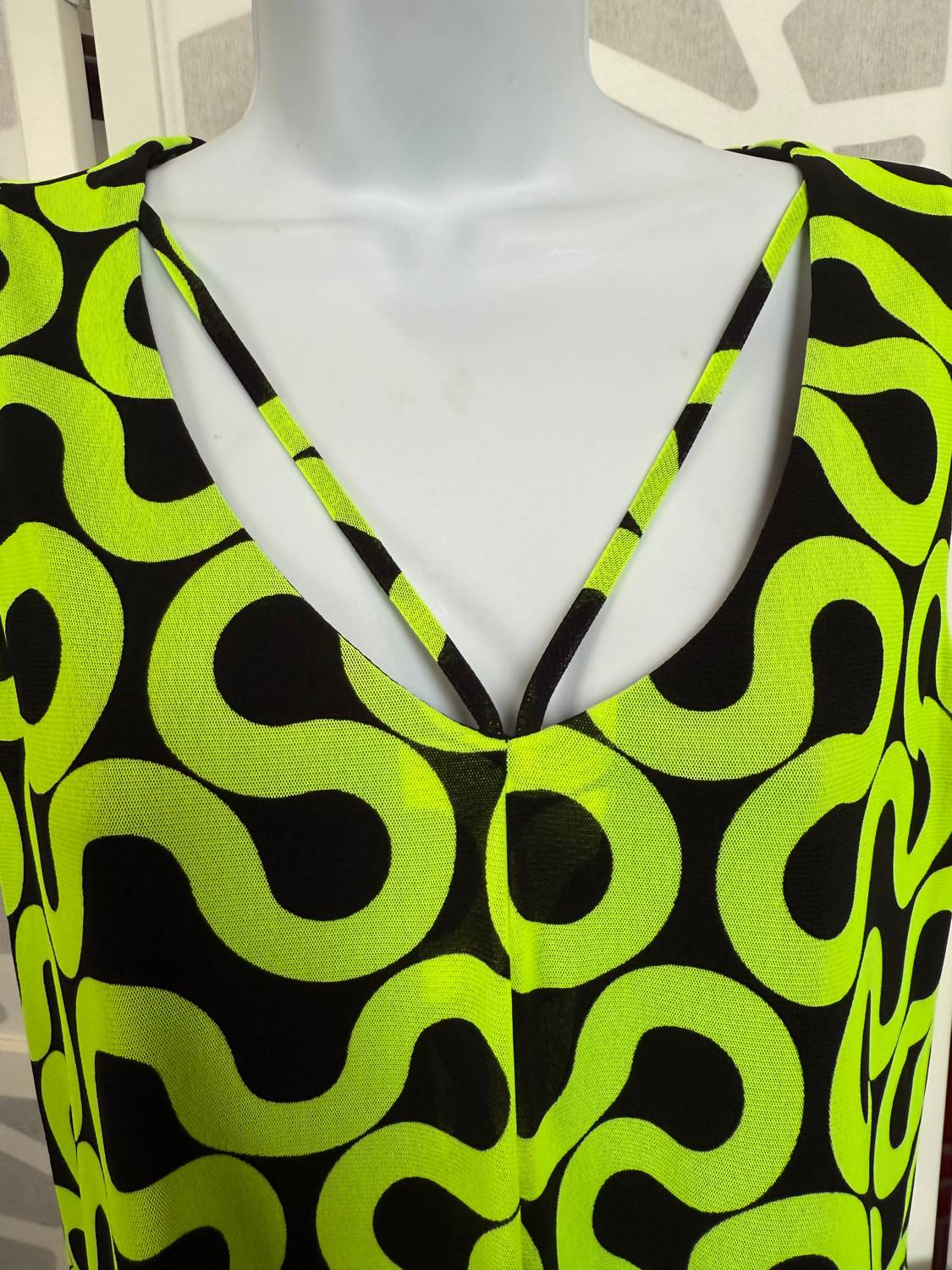 Frank Lyman - Sleeveless Mesh Top