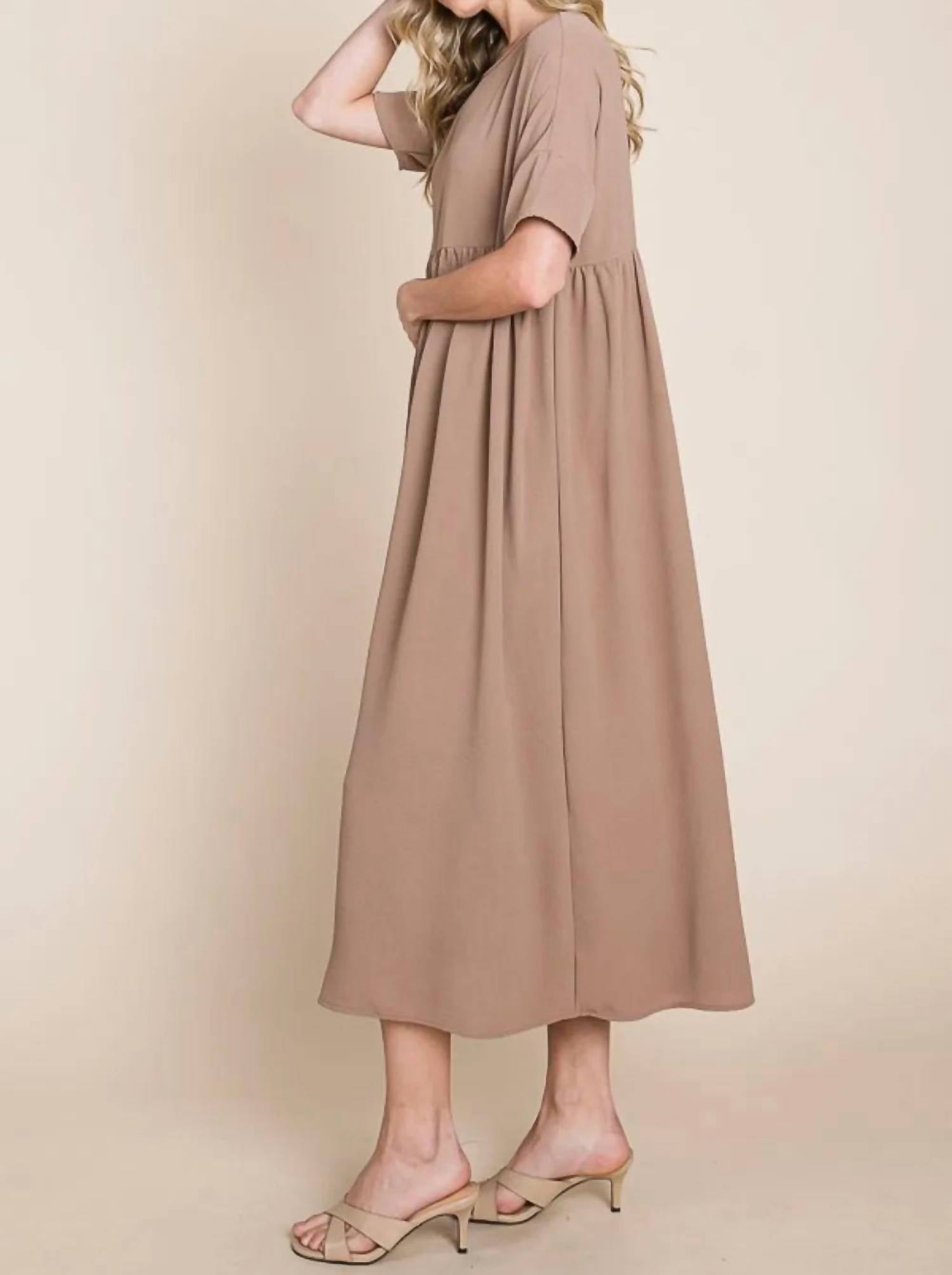 Bombom - Round Neck Ruched Midi Dress