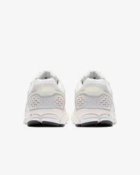 Nike - Men's Zoom Vomero 5 Sneaker