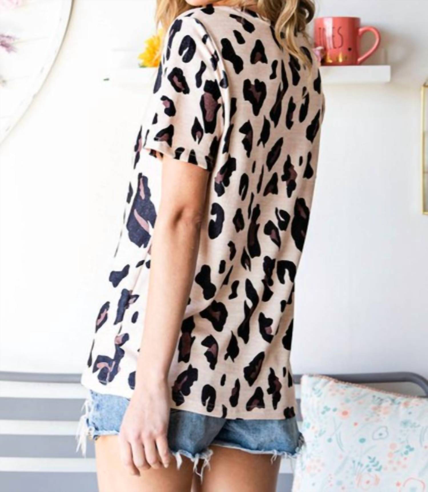 Shiying Fashion - Leopard Cut Out Short Sleeve Top