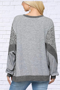 GiGiO Catlynn T-shirt in grey - women's long sleeve top - detail view