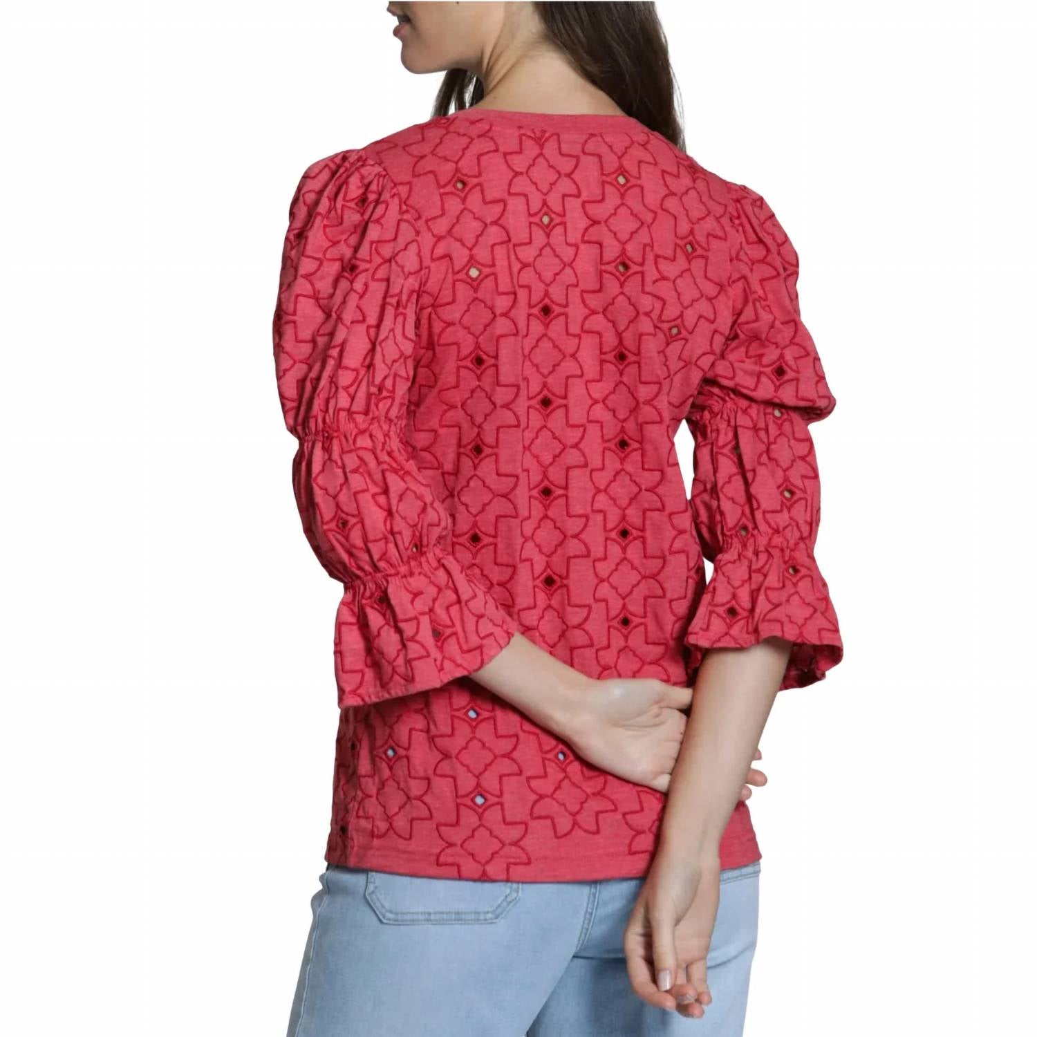 Apny - Eyelet Grace Tee