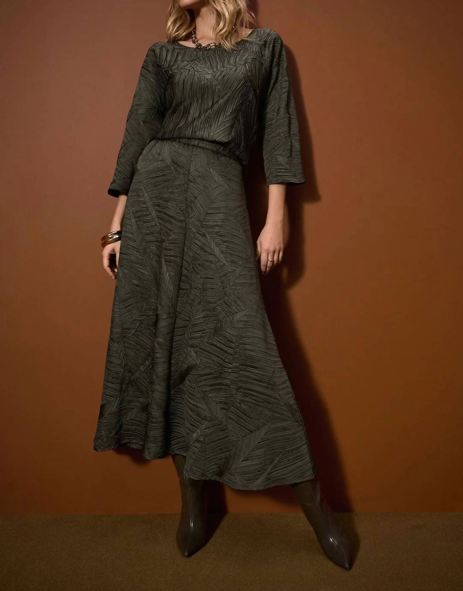 Joseph Ribkoff - Pleated Scoop Neckline 3/4 Sleeves Boxy Top