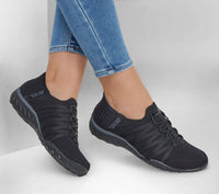 Skechers - Women's Breathe Easy Roll With Me Sneakers
