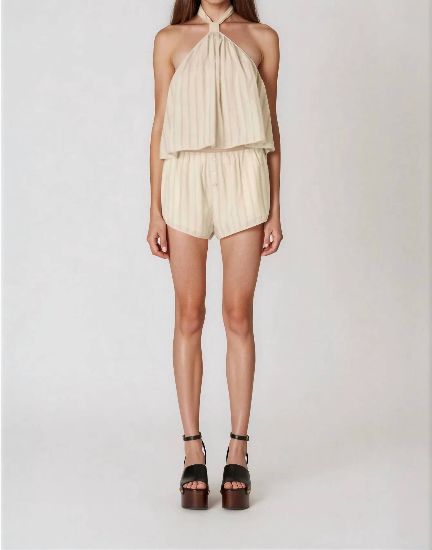 Nia - Isadora Short