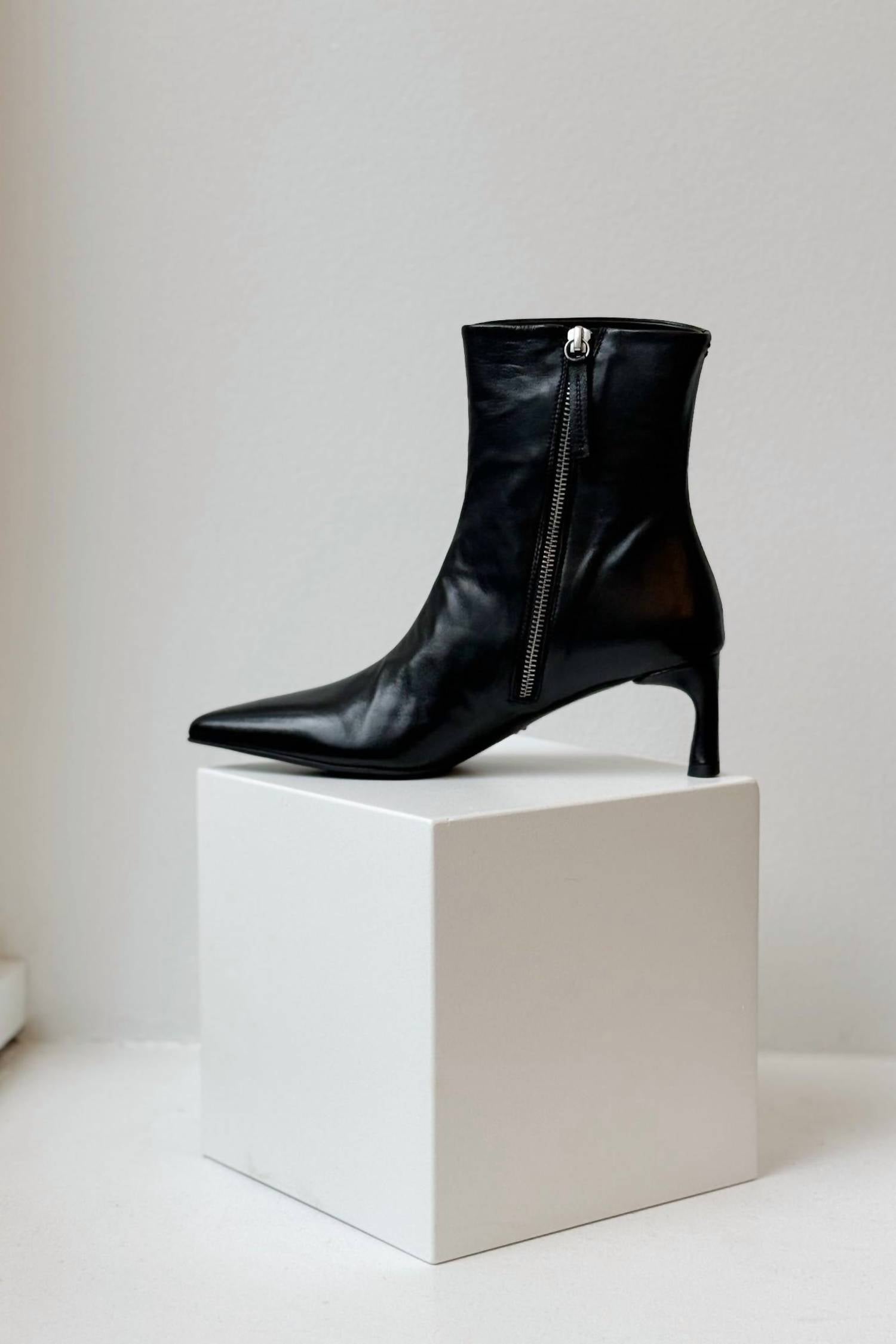 Halmanera - Women's Gil Kitten Boot