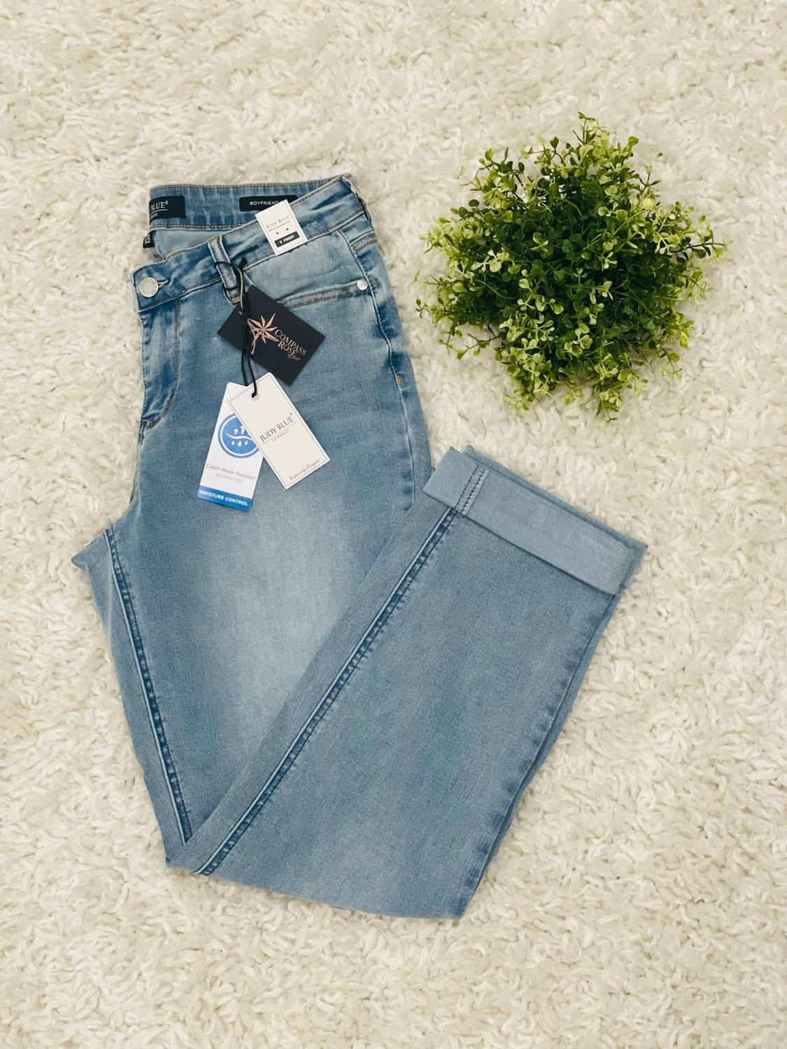Judy Blue - Mid Rise V-front Cuff Boyfriend Cool Denim Jeans