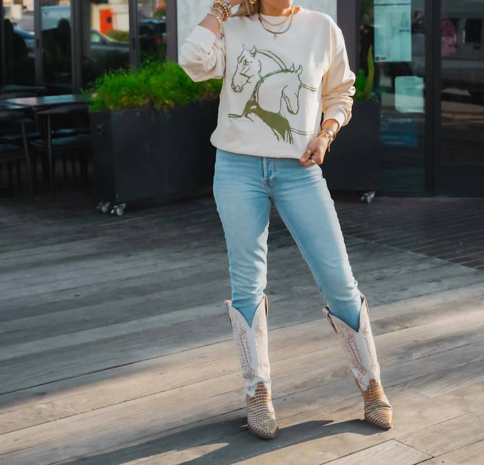 Care Tucker - 90’s Baggy Embroidered Sweatshirt