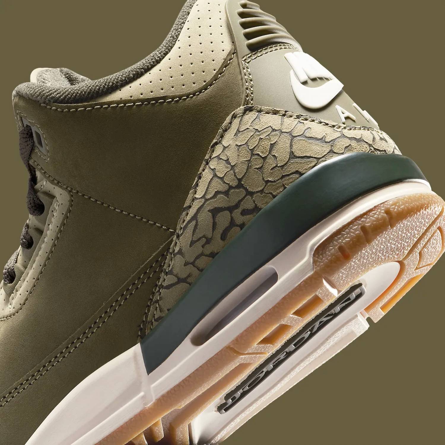 Nike - Men's Air Jordan 3 Retro Shoes