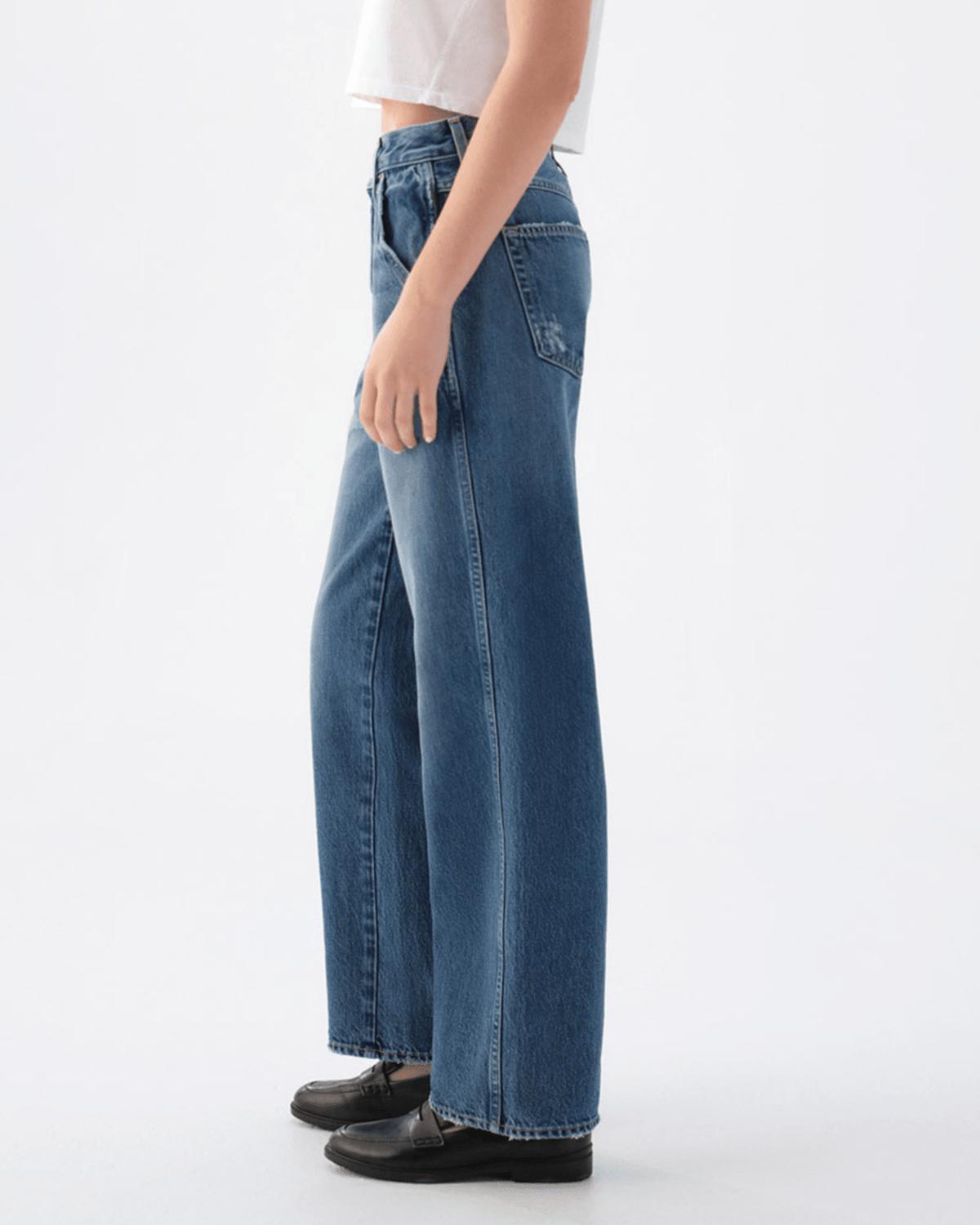 AMO Jocelyn Shaped Trouser in two timing 1 - women's jeans - detail view