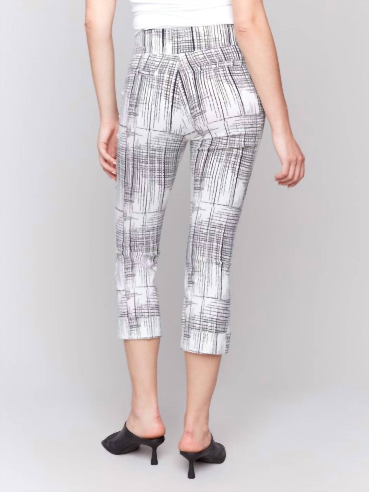 Charlie B - Geo Printed Pull On Capri Pant