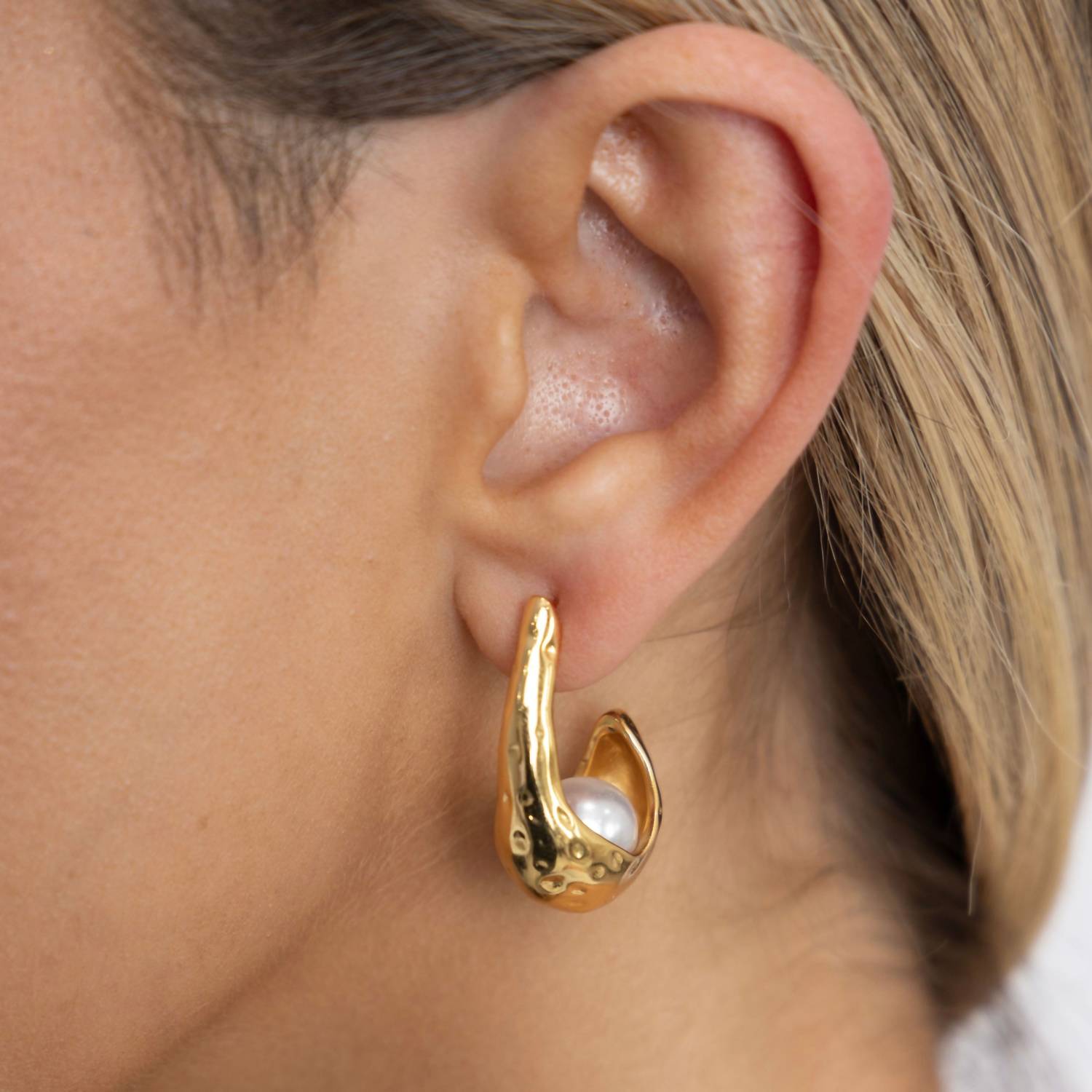 Sahira Jewelry Design - Women's Alani Pearl Hoop Earrings