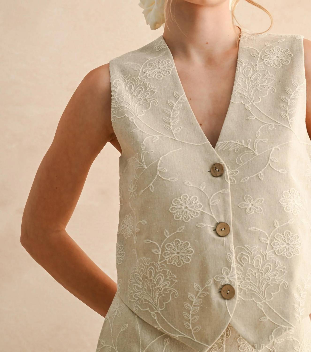 Miou Muse - Lovely In Linen Floral Embroidered Vest