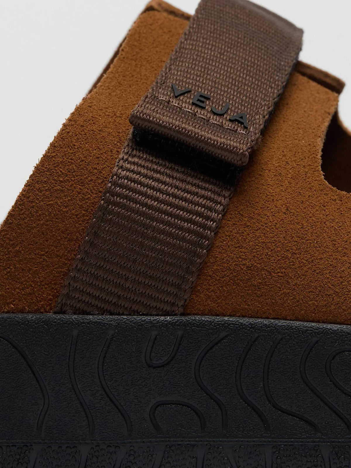 Veja - Unisex Arpoador Suede Sandal
